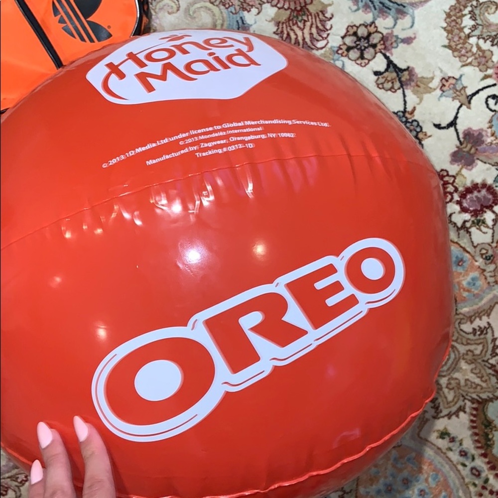 One Direction 2013 Tour beach ball - Picture 2 of 6